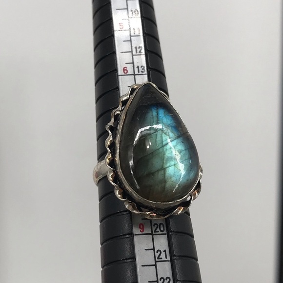 Teardrop Shaped Labradorite Ring - Picture 6 of 7